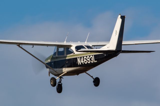 Cessna Skyhawk (N4693L)