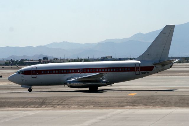 Boeing 737-200 (N5294E) - 15-Aug-08.