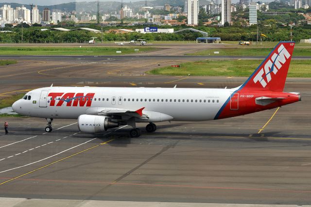 Airbus A320 (PR-MHP)