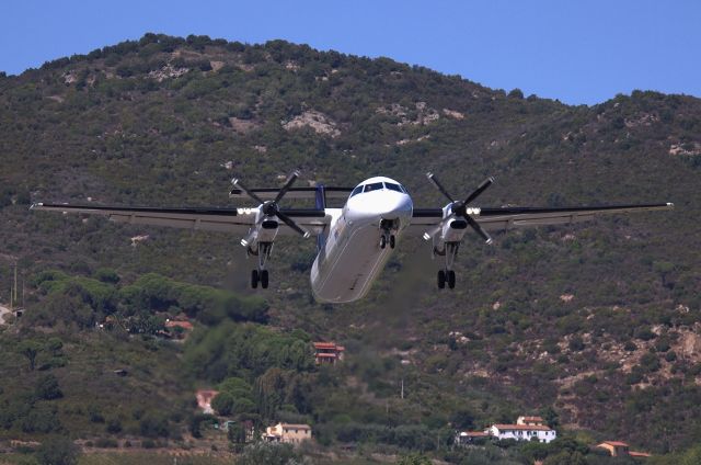 de Havilland Dash 8-300 (OE-LSB) - beautiful take-off of a Dash 8 :-)