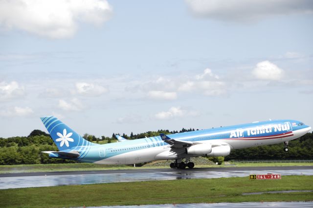 Airbus A340-300 (F-OSEA) - Final Approach to Narita Intl Airport Rnwy16L on 2012/08/18