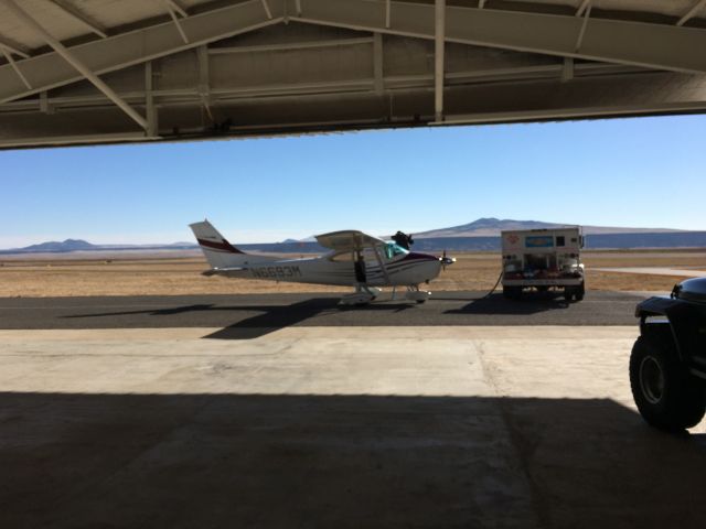 Cessna Skylane (N6693M)