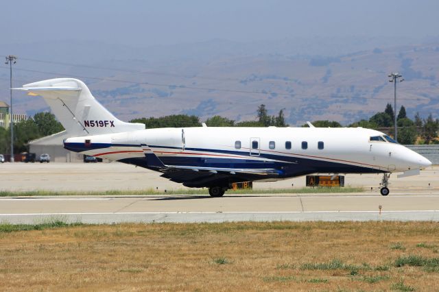 Bombardier Challenger 300 (N519FX)