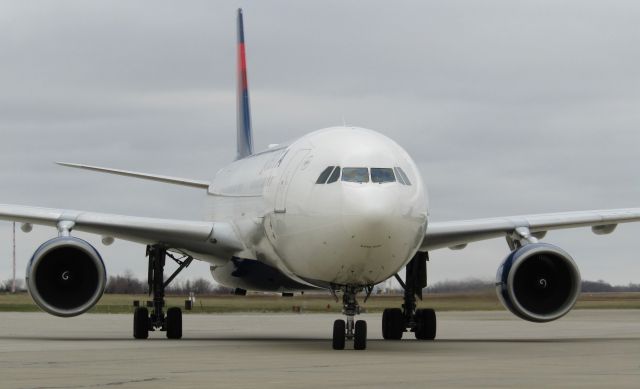 Airbus A330-300 (N821NW) - ******SELECT FULL FOR HD******br /br /br /br /br /br /[BILLS CHARTER] Delta A330-300 pulling into the ramp at BUF after arriving from JFK!br /br /br /br /br /br /******SELECT FULL FOR HD******