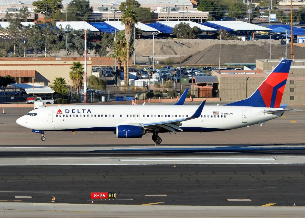 Boeing 737-900 (N808DN)