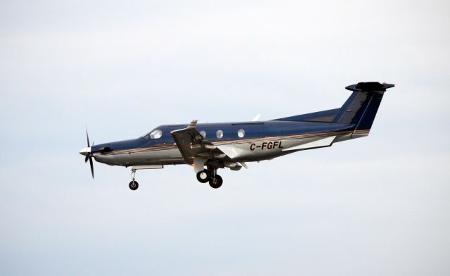 Pilatus PC-12 (C-FGFL) - approaching rwy 25, picture taken on 23-nov-12