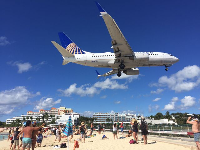 Boeing 737-700 (N23721)