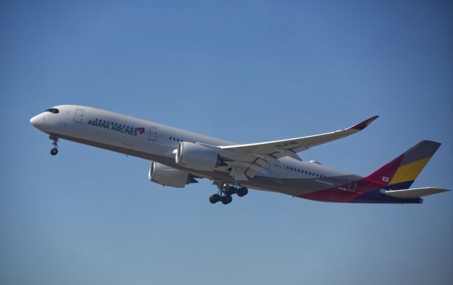 Airbus A330-300 (HL8381)