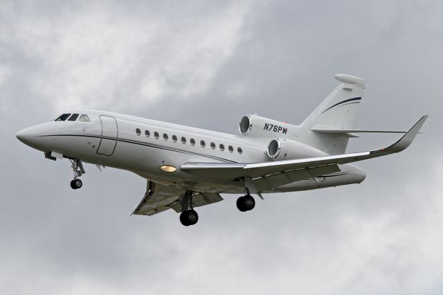 Dassault Falcon 900 (N76PW)