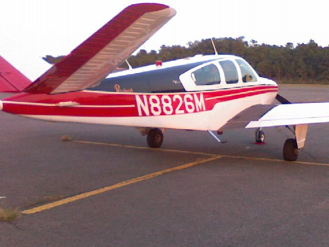 Beechcraft 35 Bonanza (N8826M)