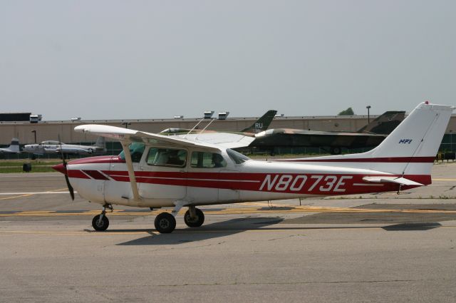 Cessna Skyhawk (N8073E)