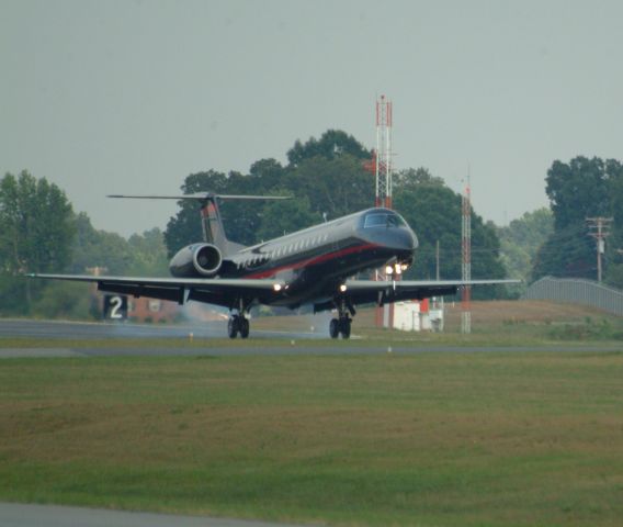 Embraer ERJ-145 (N500DE)