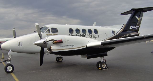 Beechcraft Super King Air 200 (N200VU) - Vanderbilt University Medical Center KA200 before the N number changed to N200VU