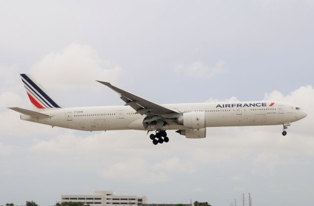 BOEING 777-300ER (F-GSQE)