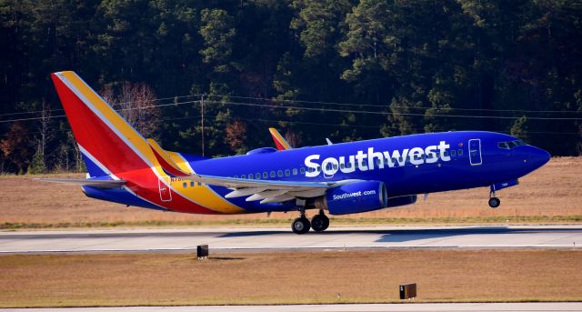 Boeing 737-700 (N788SA) - At the RDU observation deck, 12/3/17.