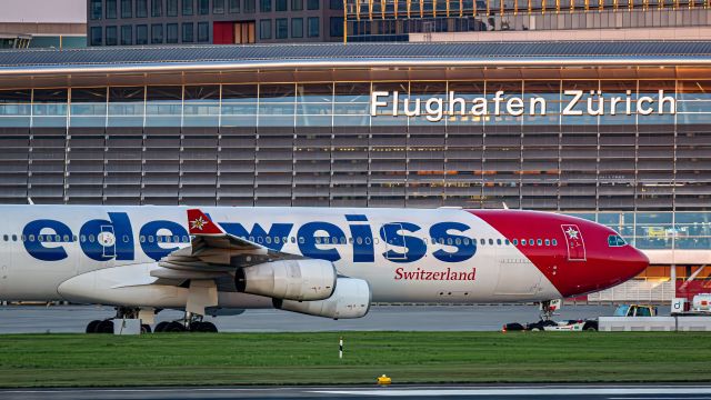 Airbus A340-300 (HB-JMF)