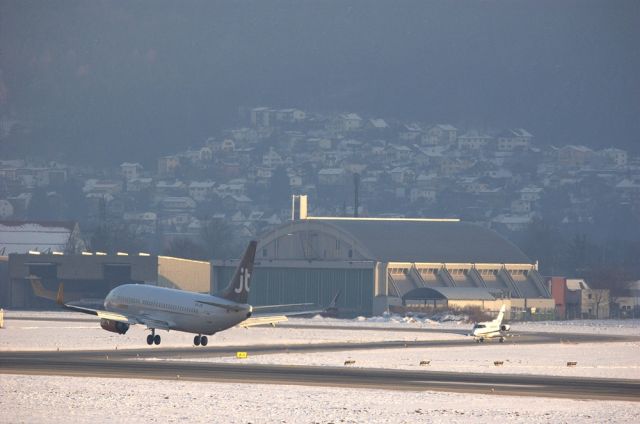 BOEING 737-300 (OY-JTD)