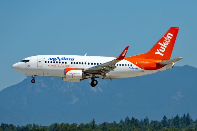 Boeing 737-500 (C-GANH)