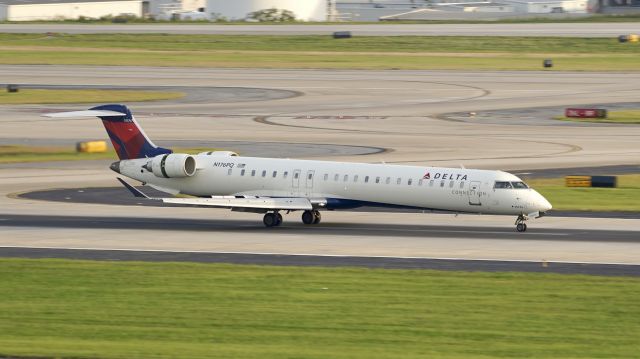 Canadair Regional Jet CRJ-900 (N176PQ)