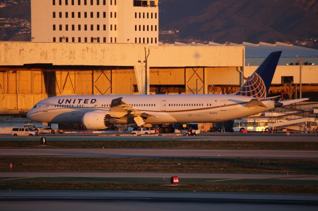 Boeing 787-9 Dreamliner (N24972)