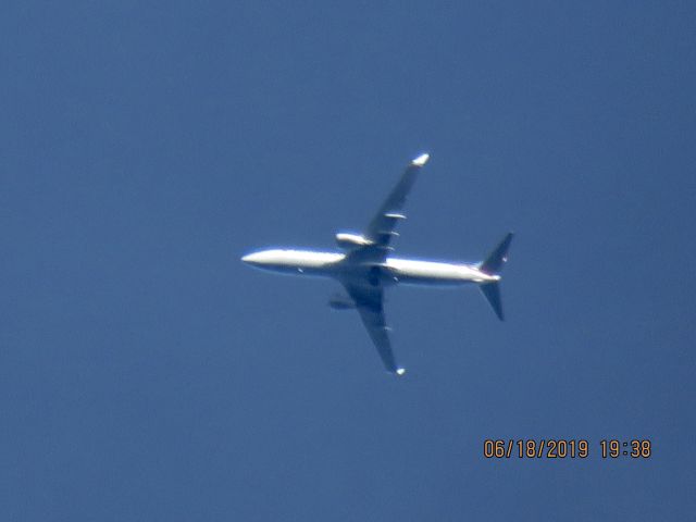 Boeing 737-800 (N881NN)