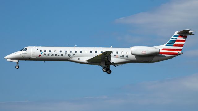 Embraer ERJ-145 (N691AE) - Formerly with Envoy and now with Piedmont. During the time with Envoy, it wore a "Komen Cure" special livery.