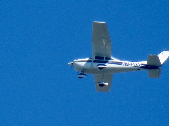 Cessna Skylane (N7590S)
