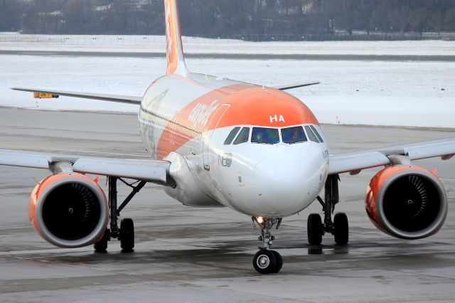 Airbus A320neo (G-UZHA)