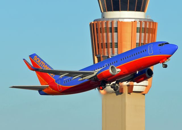 BOEING 737-300 (N620SW)