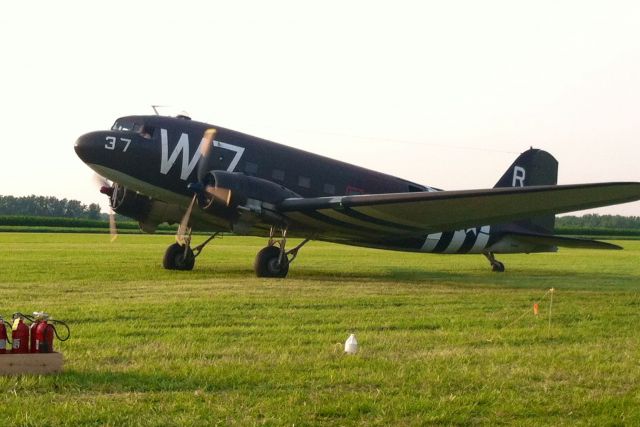 Douglas DC-3 (N345AB)