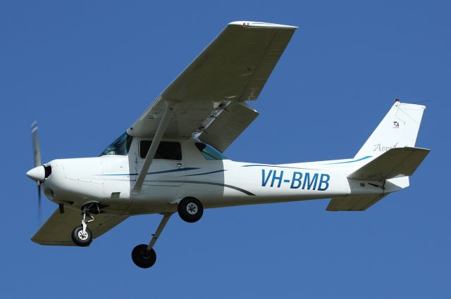 Cessna 152 (VH-BMB)