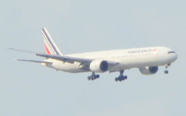 BOEING 777-300ER (F-GZNJ)