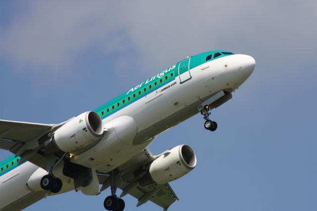 Airbus A320 (EI-DVG) - Taken 24-6-2009 at Cork airport in Ireland