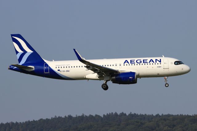 Airbus A320 (SX-DNC)