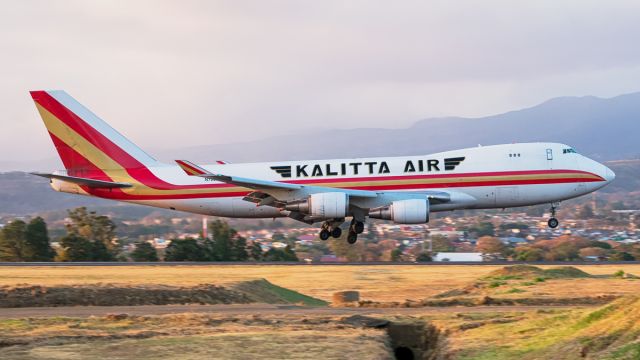 Boeing 747-200 (N700CK)