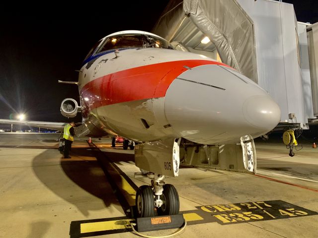 Embraer ERJ-135 (N805AE) - Preparing to depart in a tired looking N805AE for CLT.