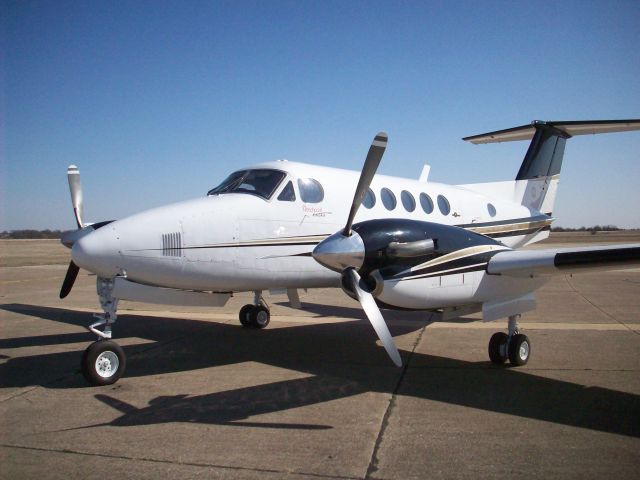 Beechcraft Super King Air 200 (N280YR) - 1982 King Air B200