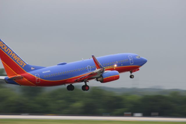 Boeing 737-700 (N226WN)