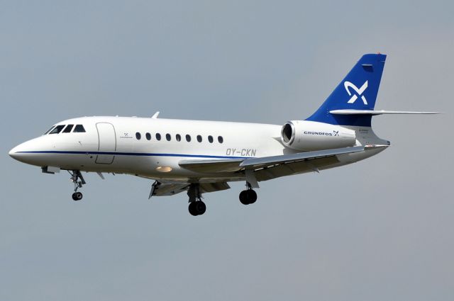 Dassault Falcon 2000 (OY-CKN) - Kystvejen RWY22L