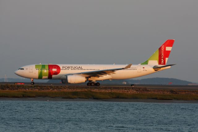 Airbus A330-200 (CS-TOS)