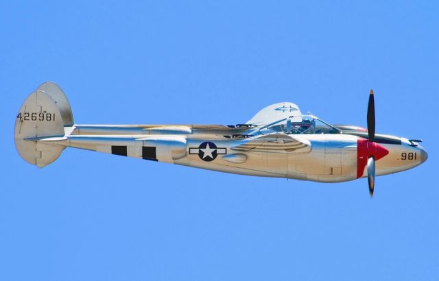 Lockheed P-38 Lightning —