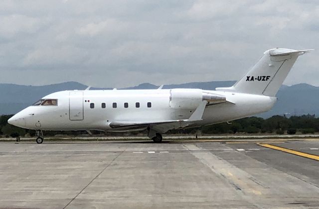 Canadair Challenger (XA-UZF)