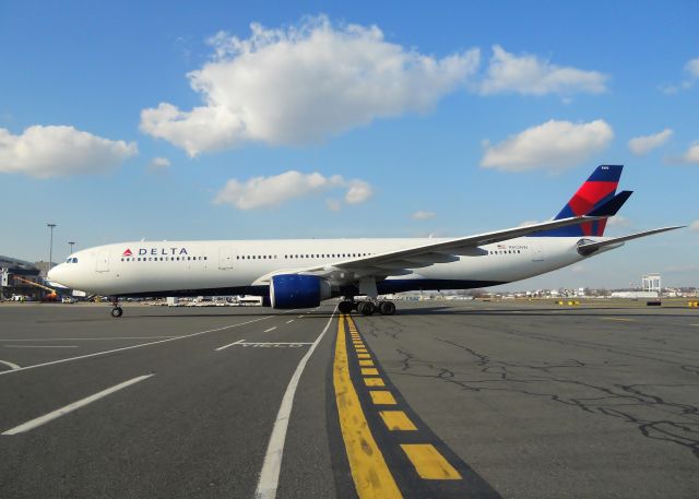 Airbus A330-300 (N802NW) - crossing the MABL 