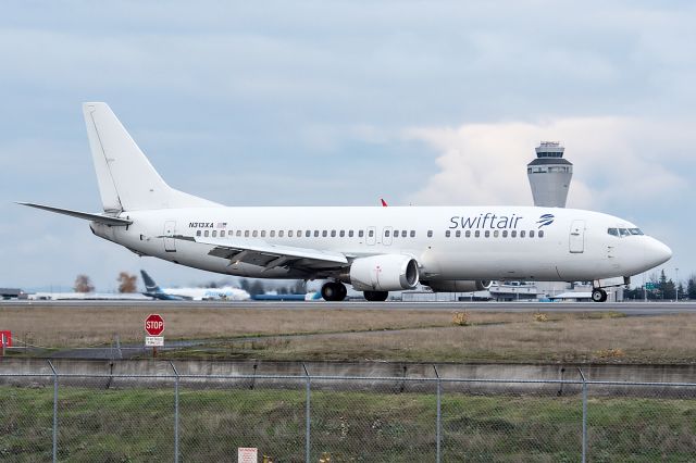 BOEING 737-400 (N313XA)