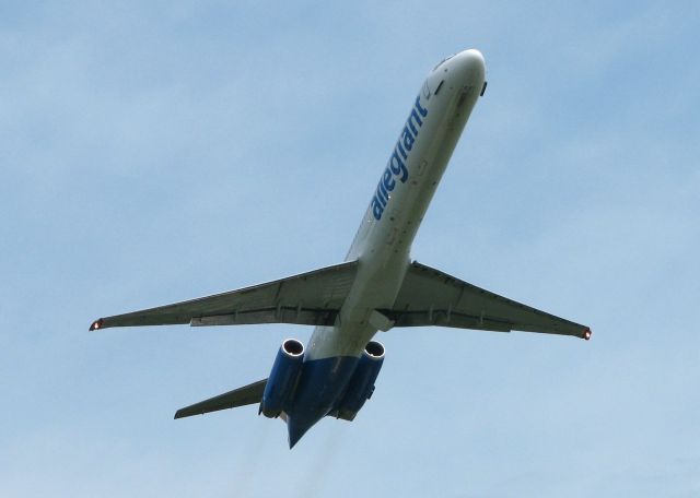 McDonnell Douglas MD-82 (N406NV) - Off of runway 5 at Shreveport Regional headed for Las Vegas.