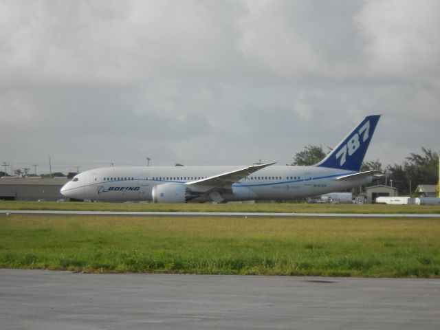 Boeing 787-8 (N787ZA)