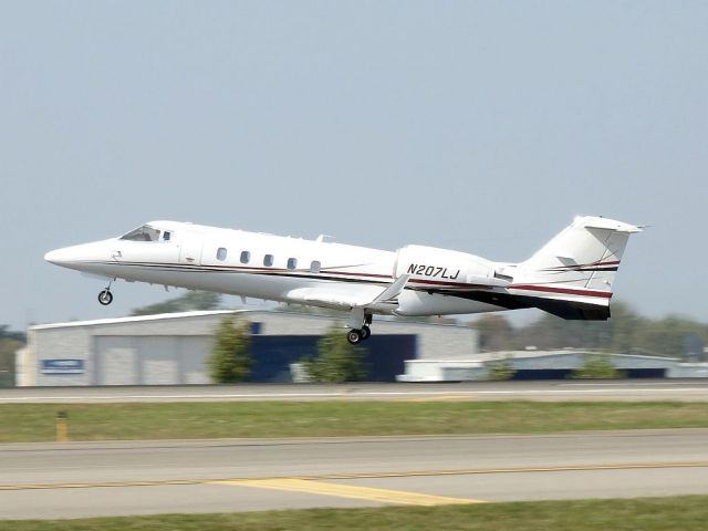 Learjet 60 (N207LJ)