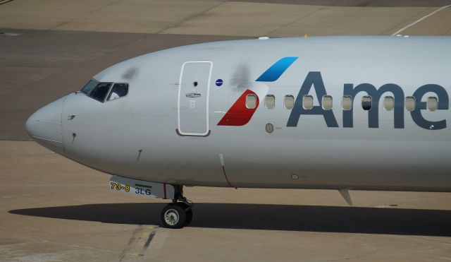 Boeing 737-800 (N943NN)