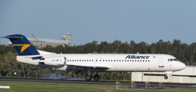 Fokker 100 (VH-XWT)