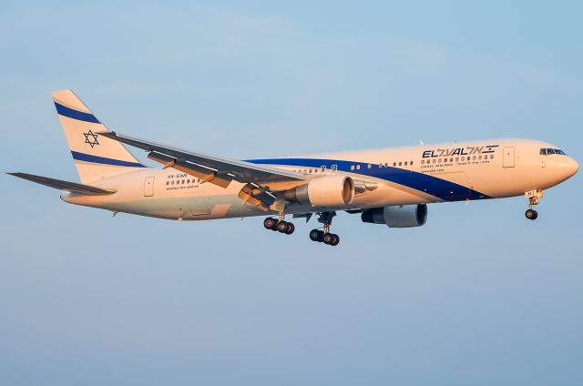 BOEING 767-300 (4X-EAN) - Here is a El Al 767-300ER on final for 23 at Toronto Pearson Airport. 